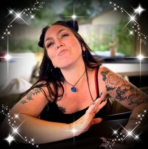 Meet your Posher, Lorina